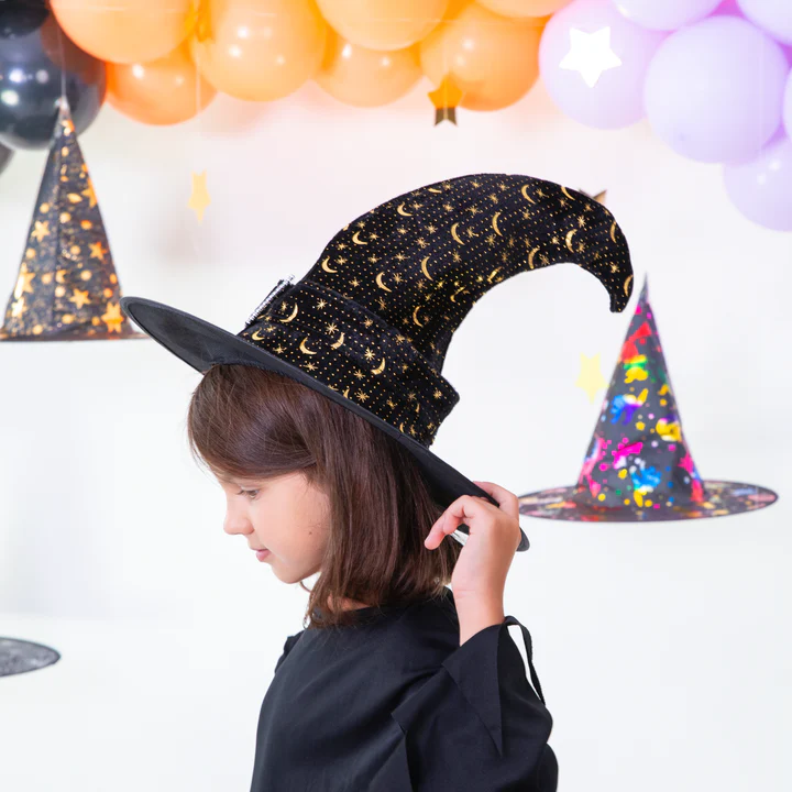 Juodos ir auksinės spalvos lenkta raganos kepurė 38x30cm